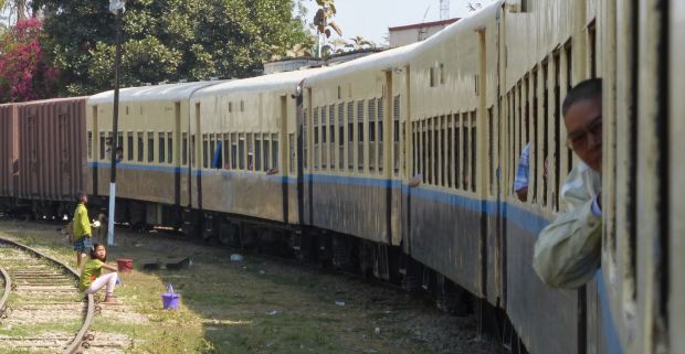 Pyin Oo Lwin - Hsipaw- train-viaduc birmanie-birmanie-nord birmanie-voyager enbirmanie-asie-roadtripsolo-backpackersasie-unsacadosenvoyage (8)